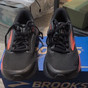 NIB Brooks Adrenaline 24GTS weatherized Womens-9 Black Stability shoes